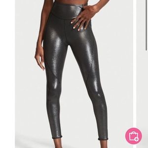 Victoria’s Secret Sweat on point silver gray leggings